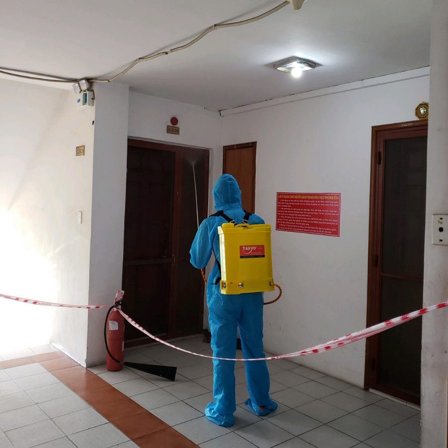 nhan vien myhouse phun khu khuan khu vuc phong toa