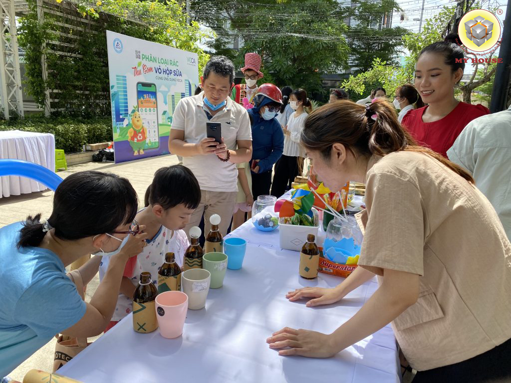 A group of people posing for a photoDescription automatically generated with medium confidence