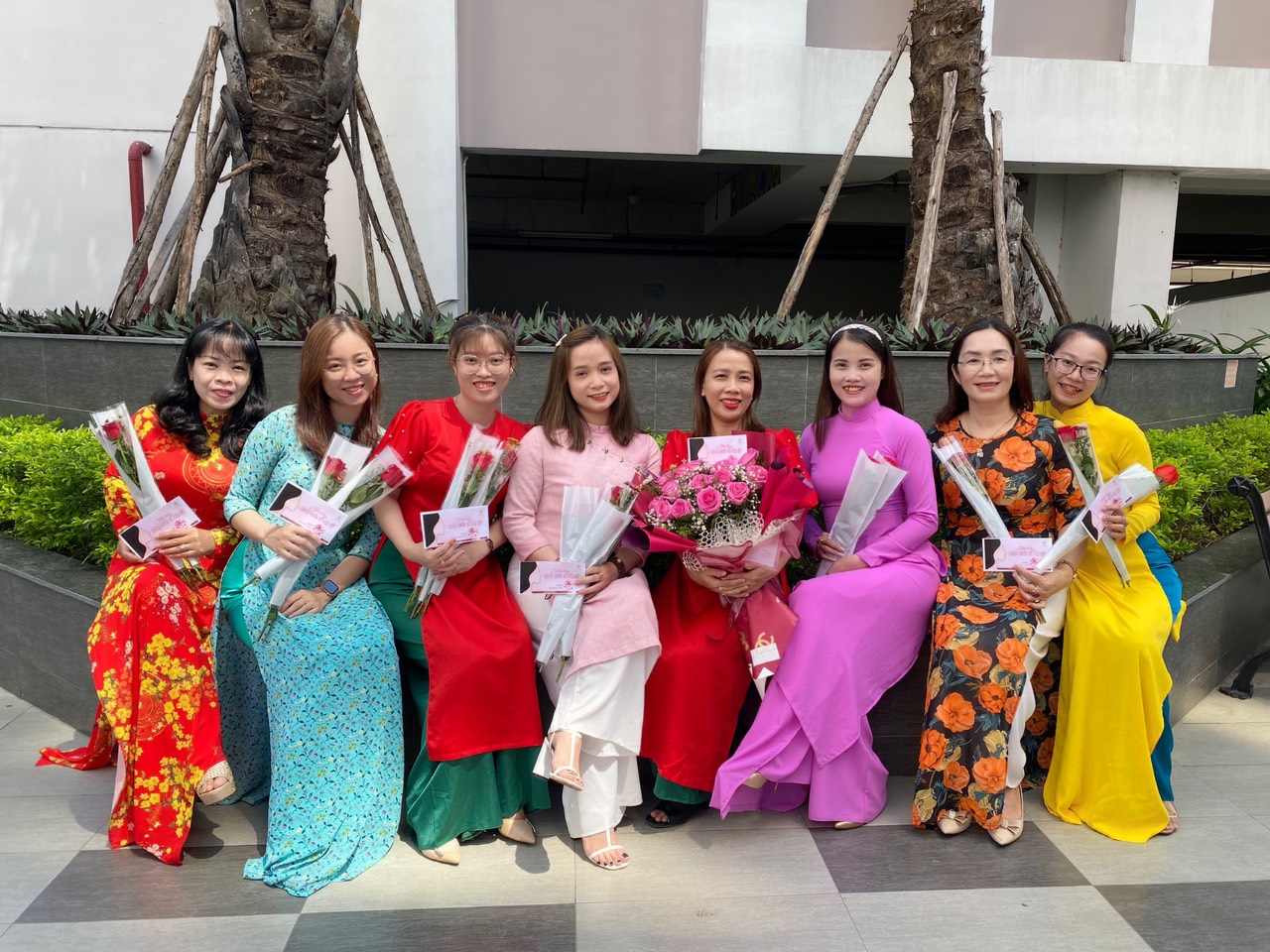 My House hưởng ứng tuần lễ áo dài nhân dịp 8-3