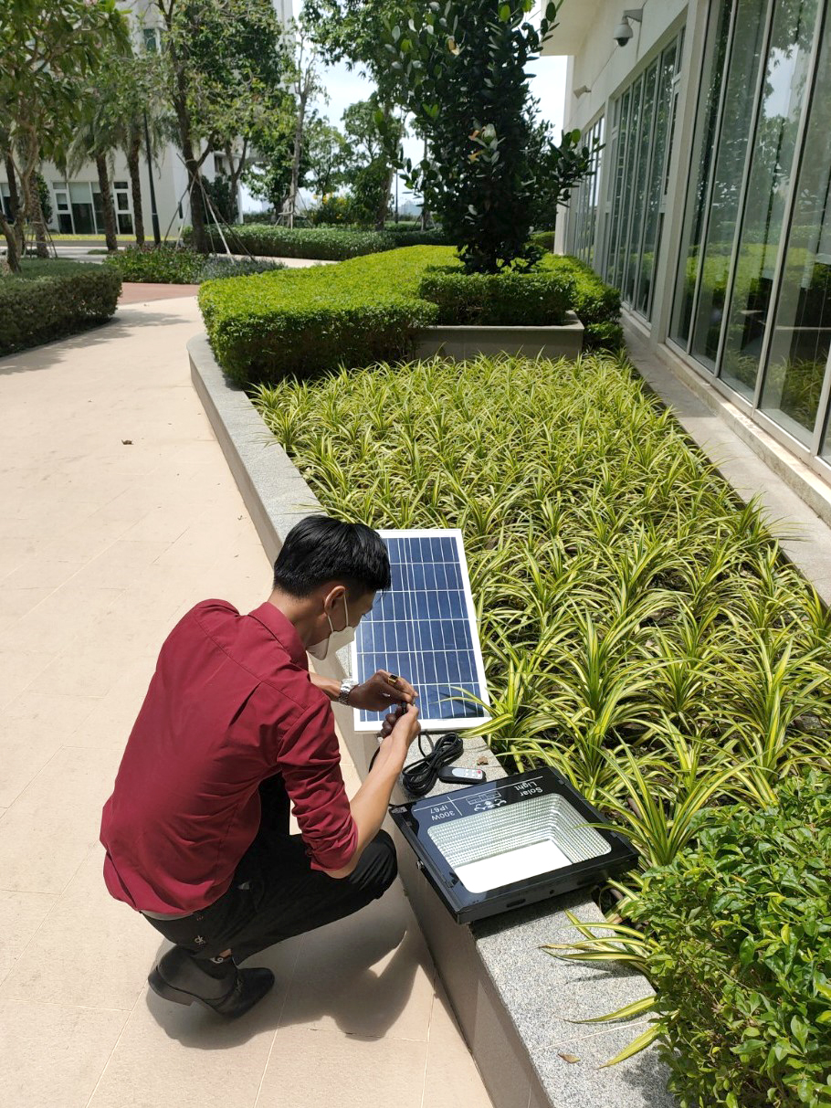 Lap den nang luong mat troi