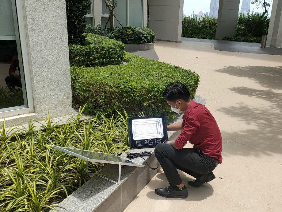 Lap den nang luong mat troi