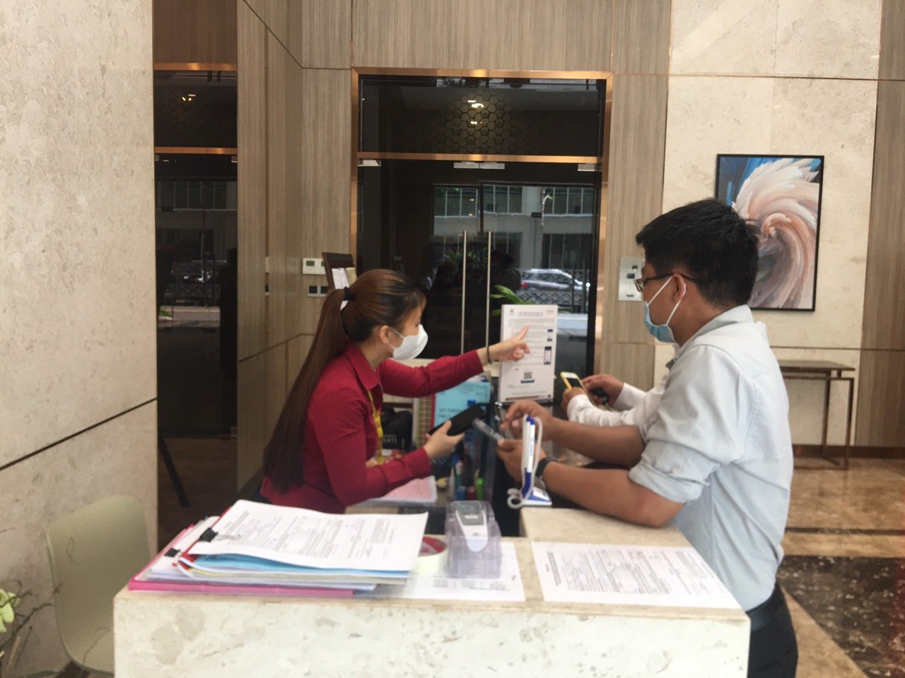 le tan my house dang huong dan cu dan thuc hien chien dich check in check out bang qr code