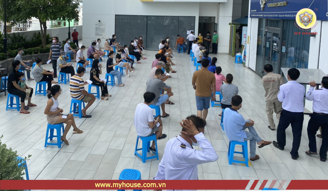 my-house-cu-dan-lay-mau-xet-nghiem-covid-19