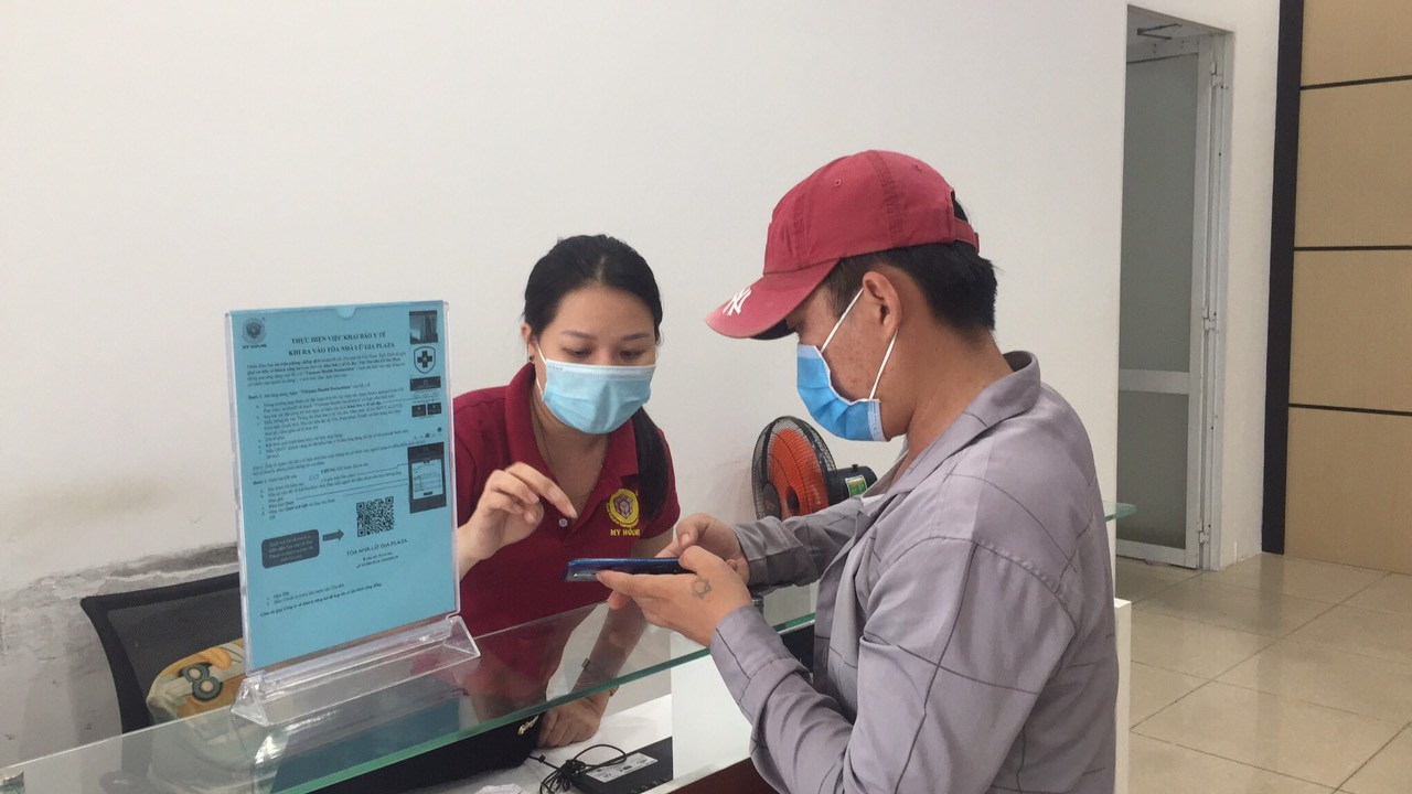 le tan my house huong dan khach vang lai check in phong chong dich covid 19