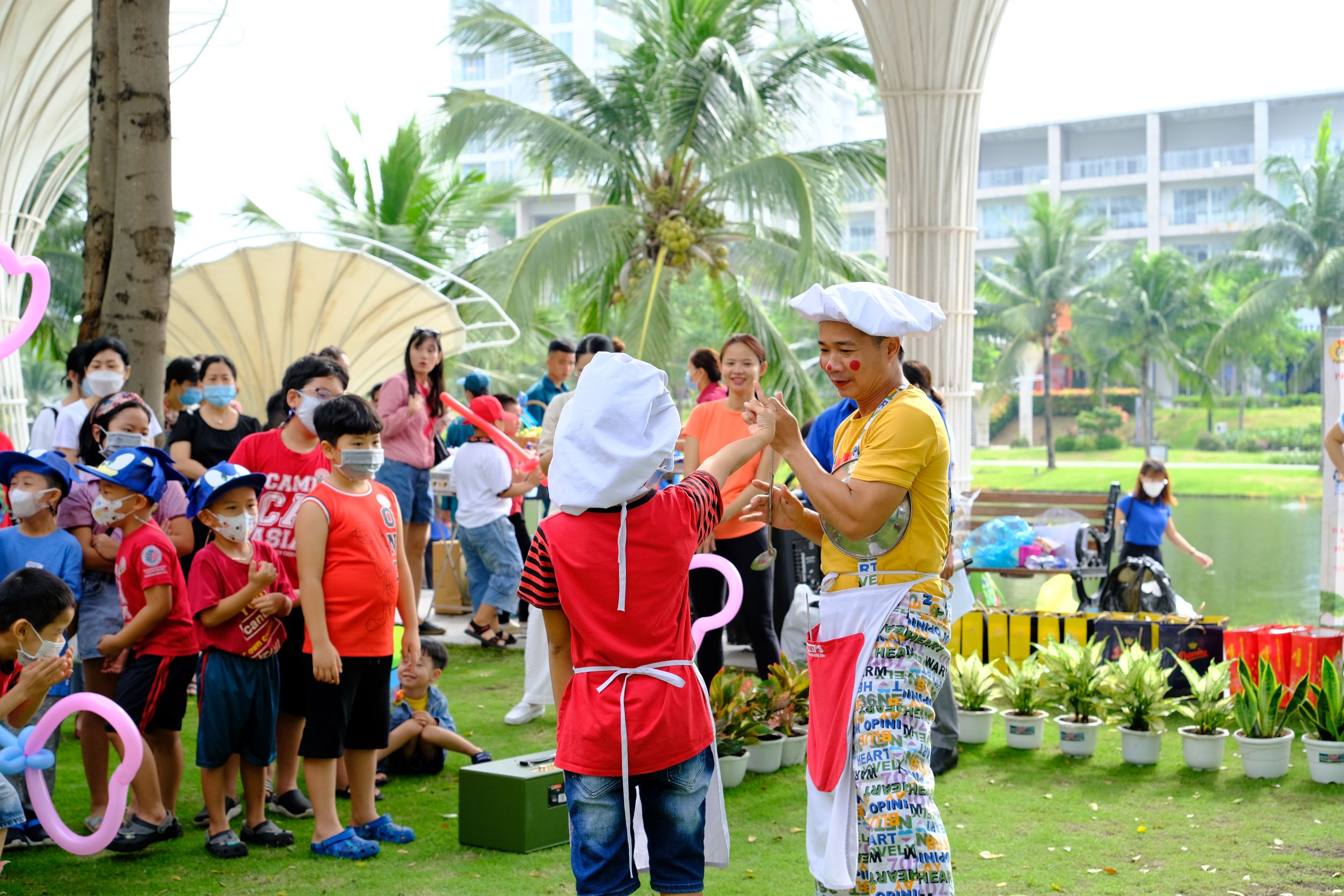 My House mang khong khi ngay hoi quoc te thieu nhi den cac em nho