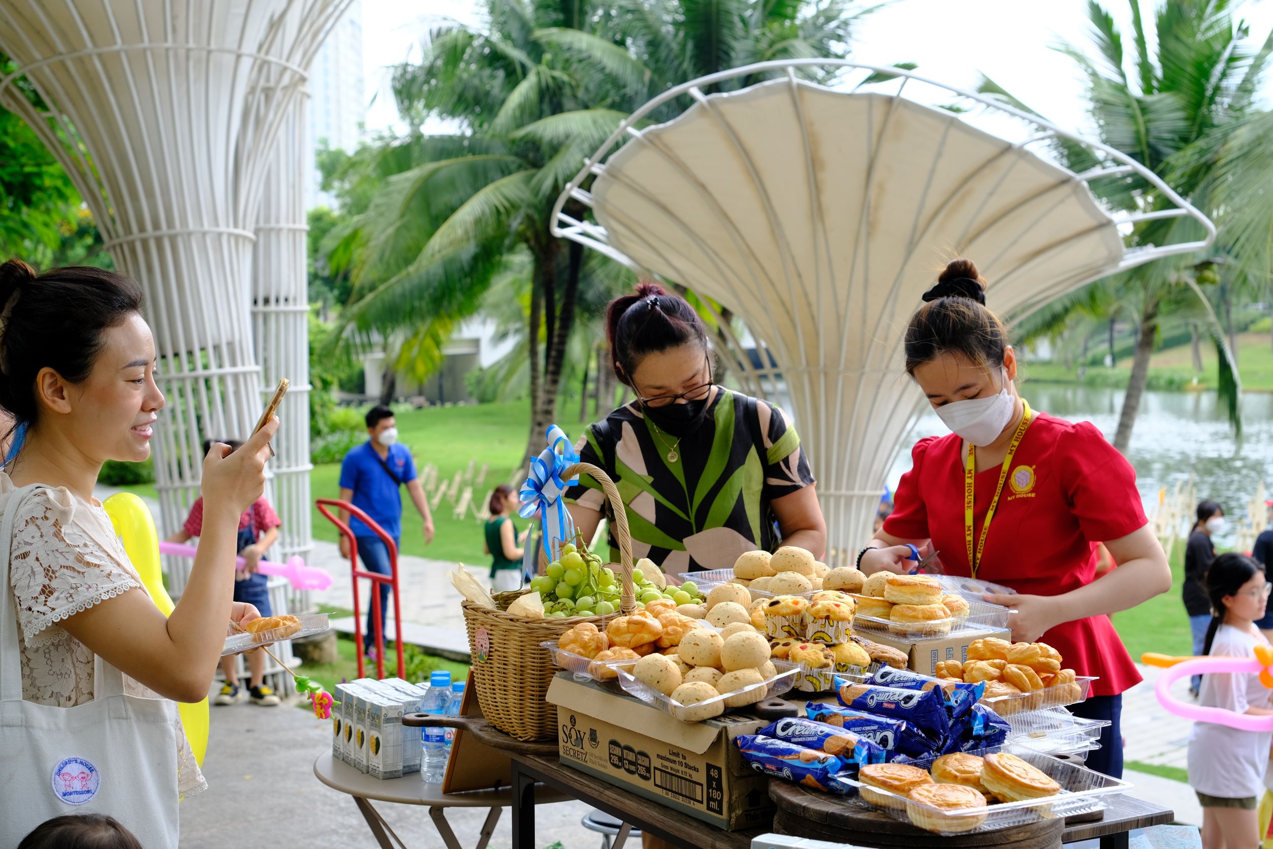 My House mang khong khi ngay hoi quoc te thieu nhi den cac em nho