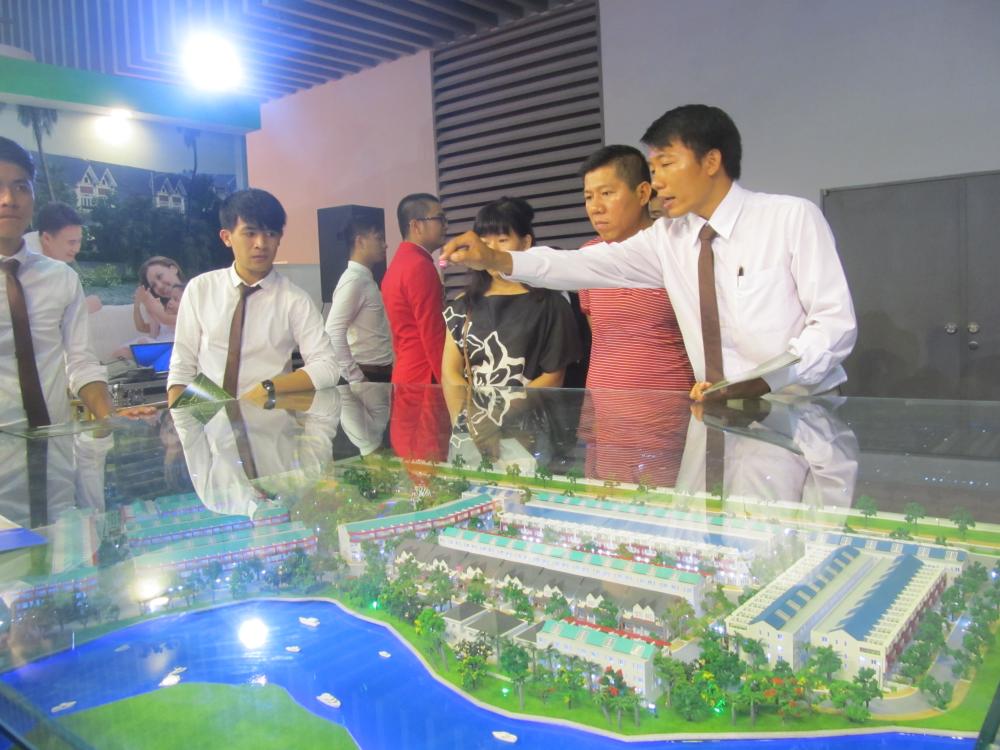 Đất nền khu Nam sôi động bung hàng.