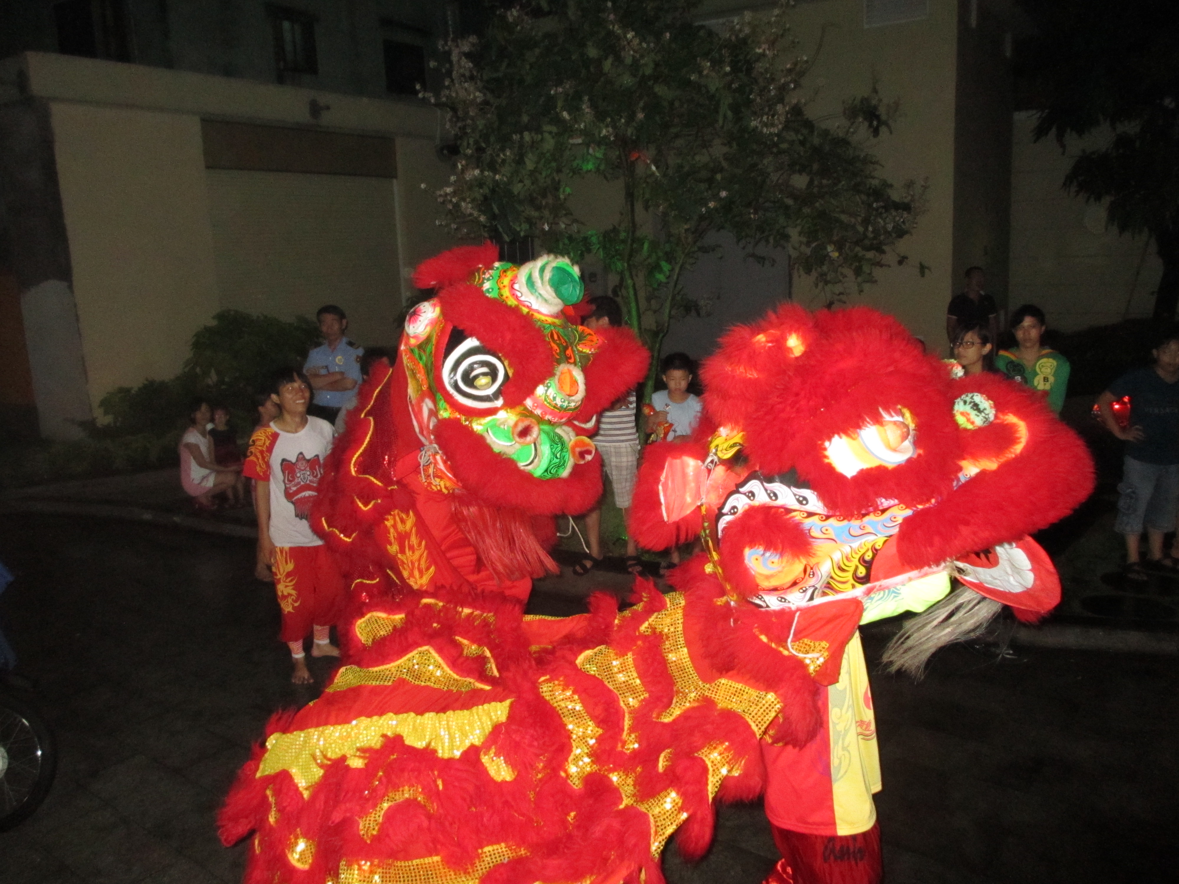 Khép lại trung thu 2014 với niềm vui trẻ thơ