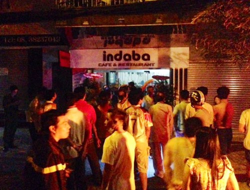 Cháy chung cư Quận 1 cư dân hoảng loạn giữa đêm