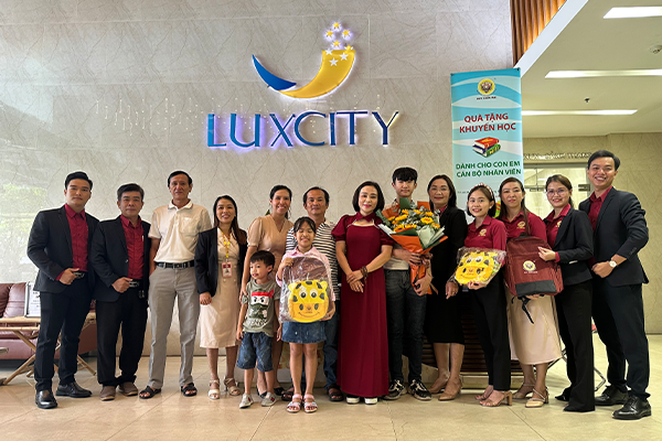 MY HOUSE TRAO QUÀ TẶNG KHUYẾN HỌC CHO CON EM CÁN BỘ NHÂN VIÊN